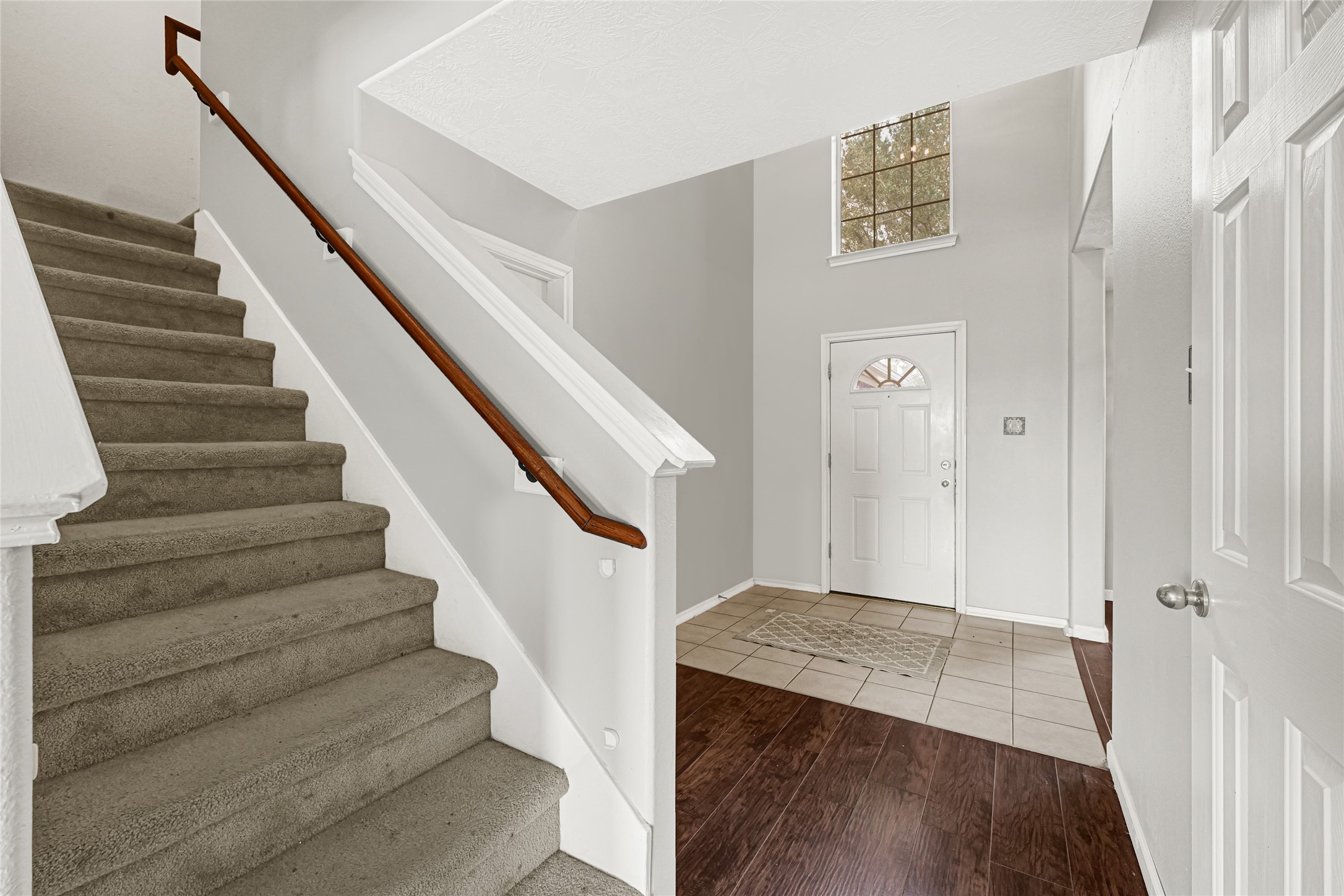 5707 Meadow Breeze Lane Rosharon, TX 77583 - Photo 4 of 26 a view of entryway