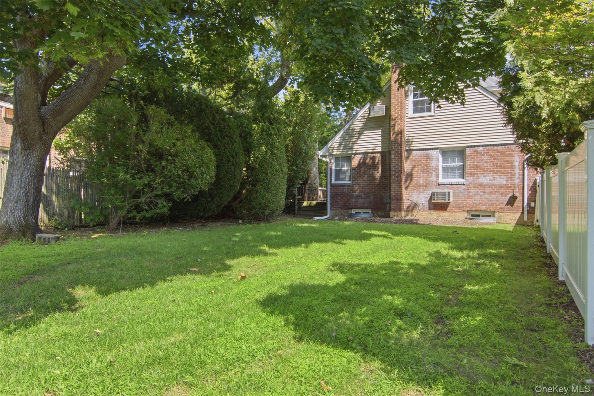 3 Cromwell Road Carle Place, NY 11514 - Photo 30 of 35 Gallery Image 30