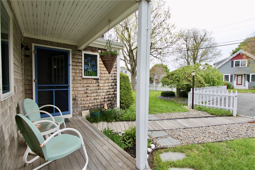174 Riverside Street Portsmouth, RI 02871 - Photo 3 of 40
