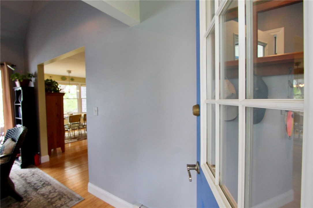 174 Riverside Street Portsmouth, RI 02871 - Photo 4 of 40