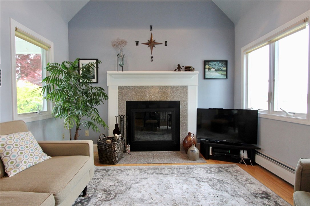 174 Riverside Street Portsmouth, RI 02871 - Photo 8 of 40