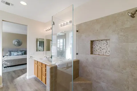 a view of a front of house with a yard