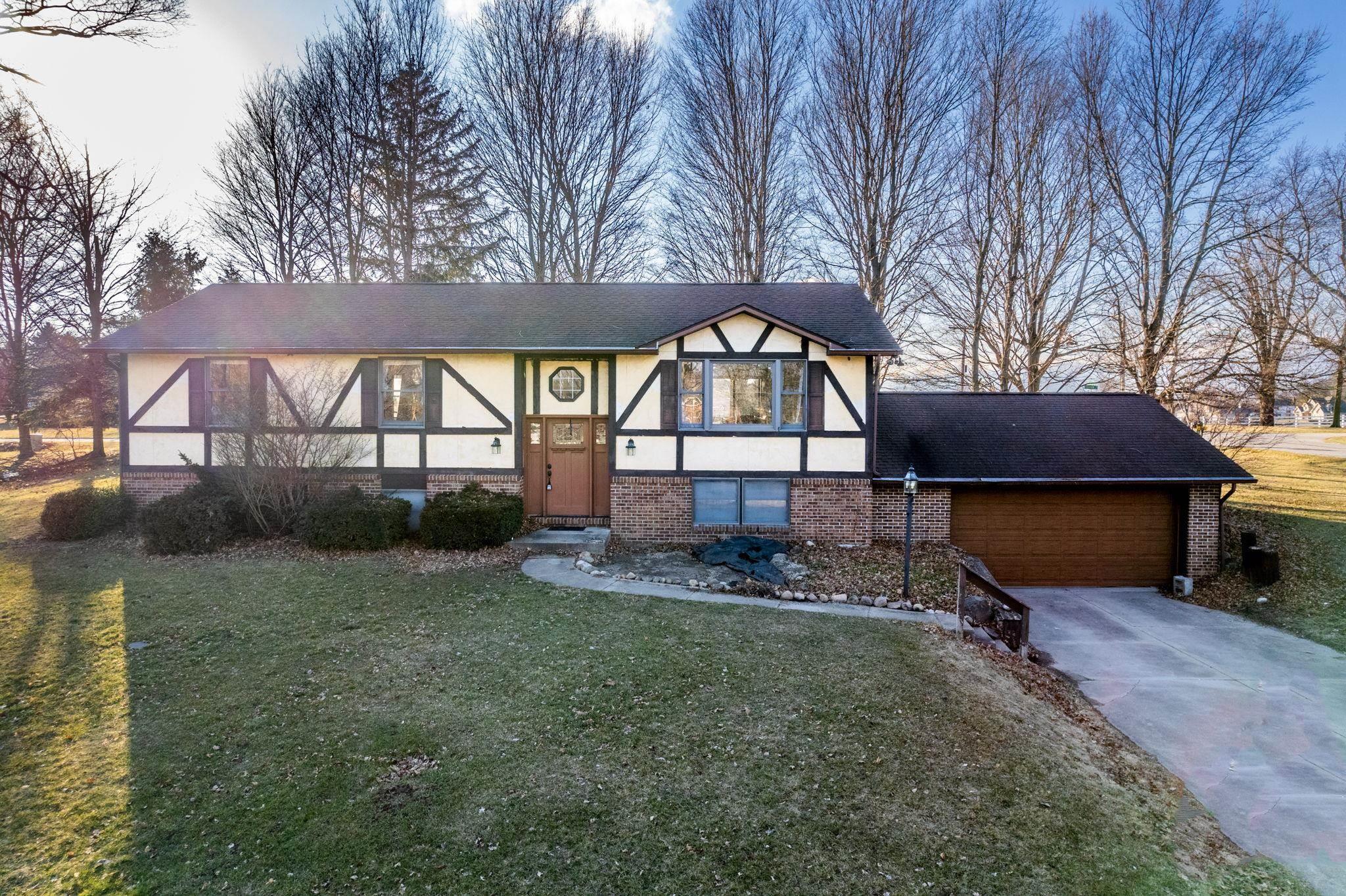2023 Maple Run, Warsaw, IN 46580 | Compass