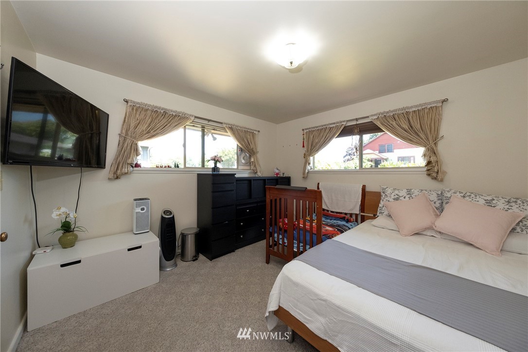 309 Wells Avenue North Renton, WA 98057 - Photo 17 of 26 Gallery Image 17