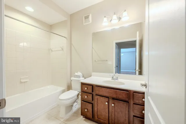 $375,000 | 10275 Fountain Circle, Unit 201, Manassas, VA 20110