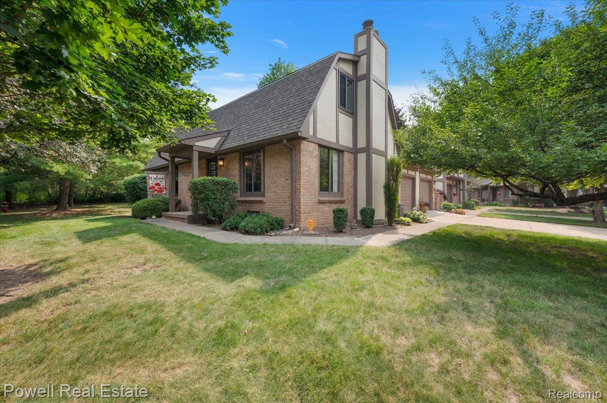 1938 Allenway Court Rochester, MI 48309 - Photo 1 of 39 Welcome to 1938 Allenway, Rochester Hills!