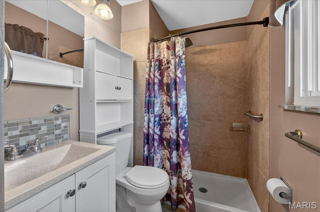 1335 Derhake Road Florissant, MO 63033 - Photo 17 of 35