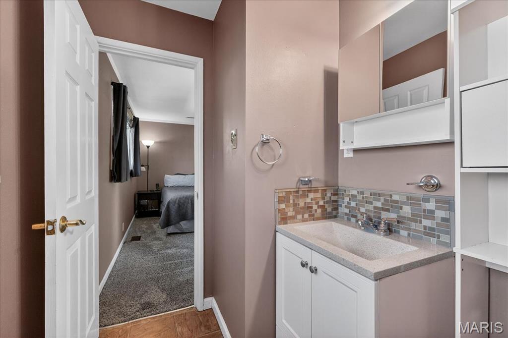 1335 Derhake Road Florissant, MO 63033 - Photo 18 of 35