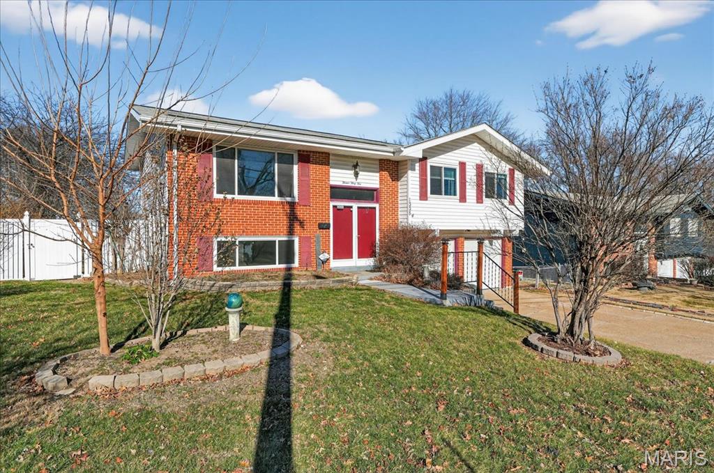 1335 Derhake Road Florissant, MO 63033 - Photo 2 of 35