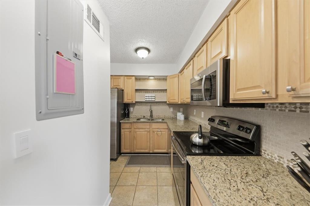 225 Triumph Drive Northwest Atlanta, GA 30327 - Photo 5 of 39