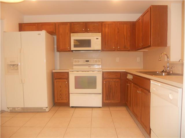 6410 Sandy Bank Terrace Riviera Beach, FL 33407 - Photo 2 of 15 kitchen