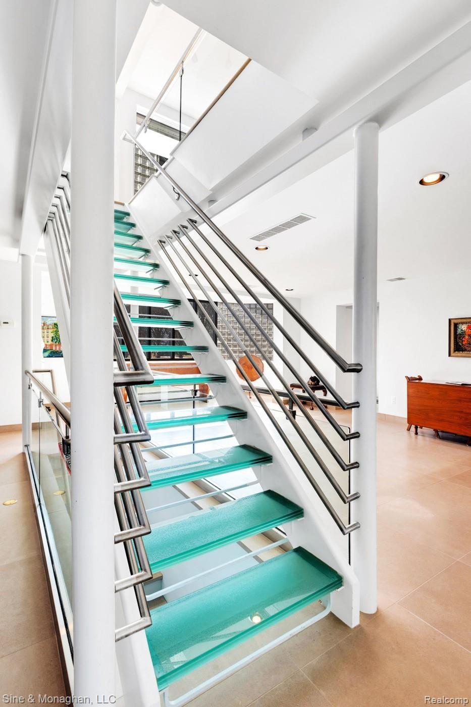 10 Provencal Road Grosse Pointe, MI 48236 - Photo 39 of 94 10-provencal-looking up stairway.jpg