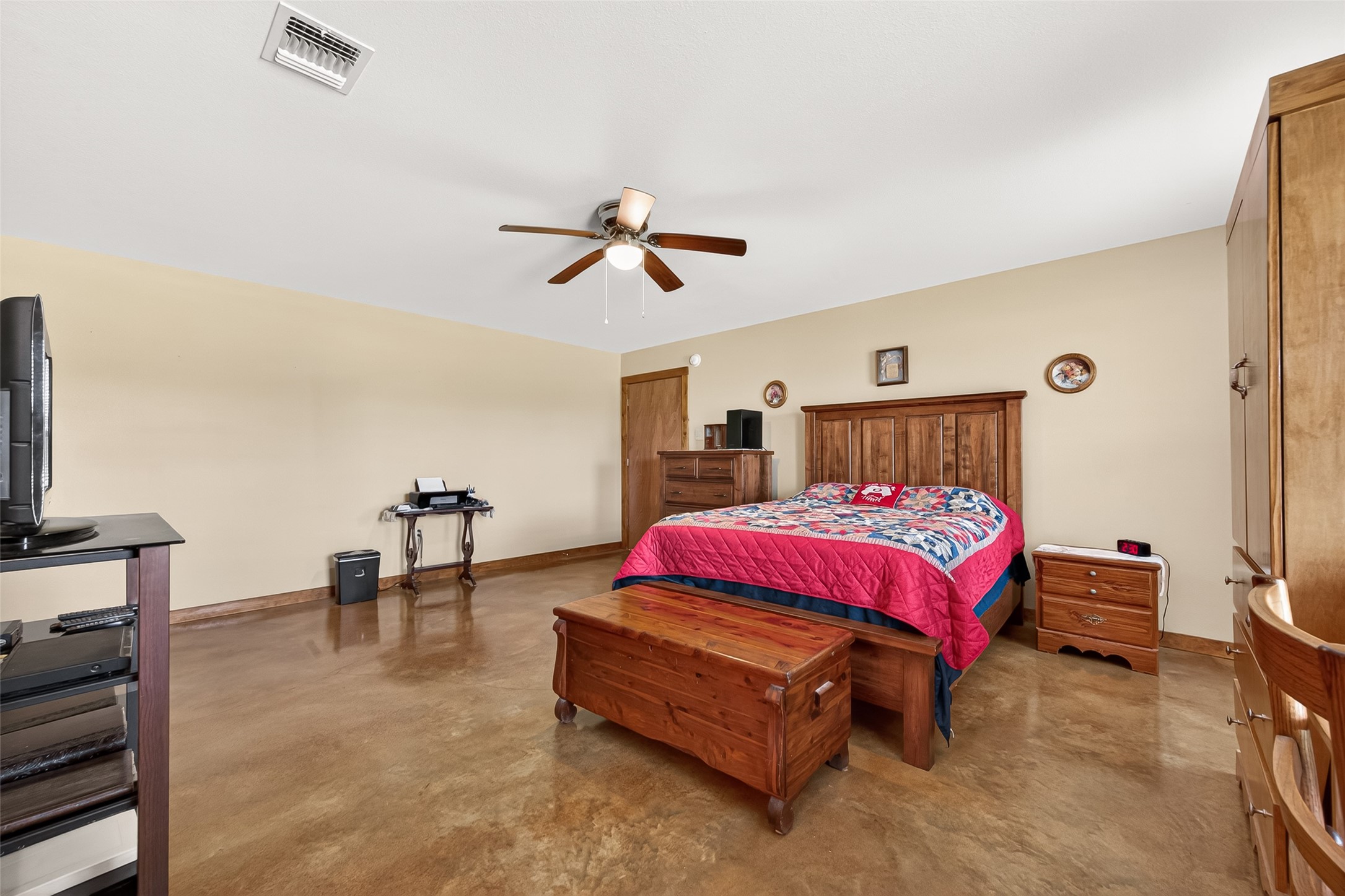 8430 Altimore Road Needville, TX 77461 - Photo 26 of 49 Primary Bedroom