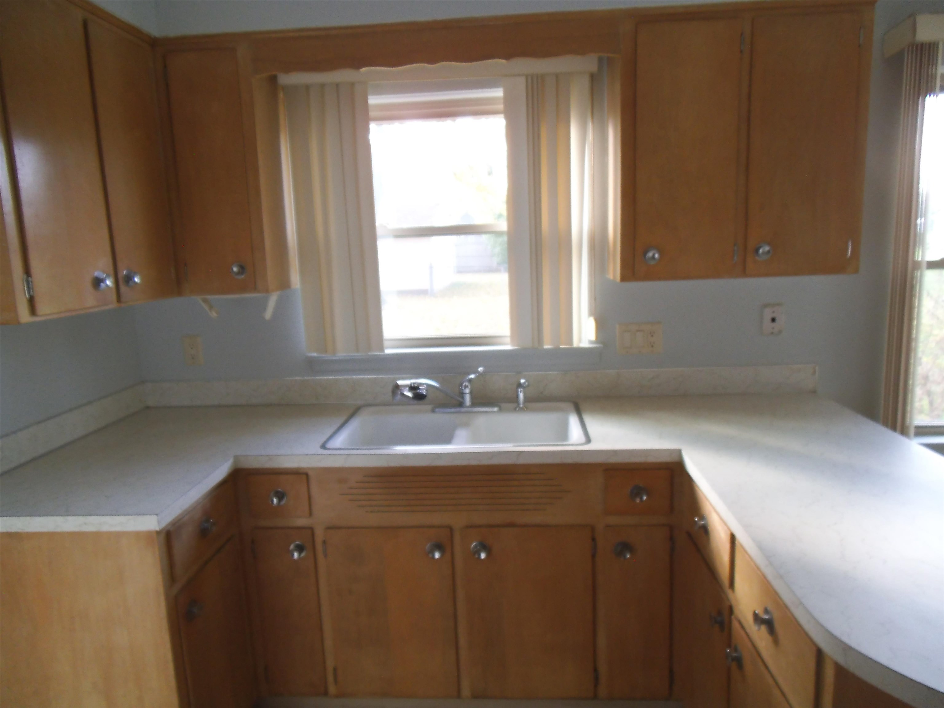 211 Shepard Street Zilwaukee, MI 48604 - Photo 8 of 28