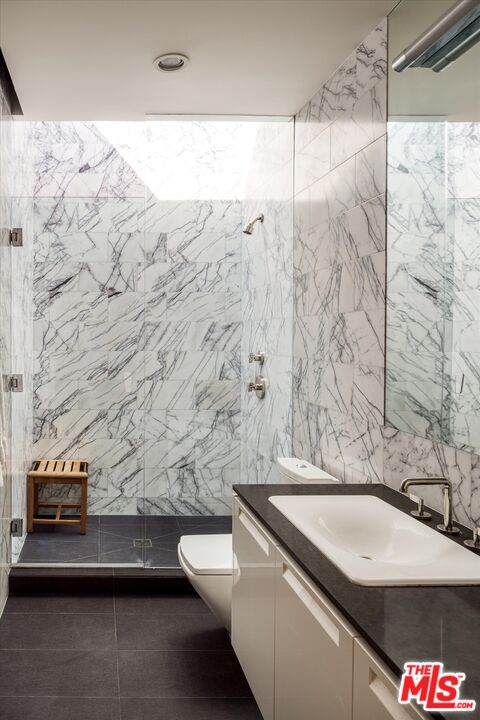 3350 Stoneridge Lane Los Angeles, CA 90077 - Photo 27 of 42 a bathroom with a sink toilet and shower