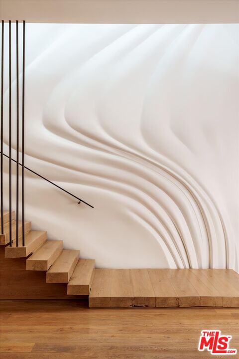 3350 Stoneridge Lane Los Angeles, CA 90077 - Photo 28 of 42 a view of entryway