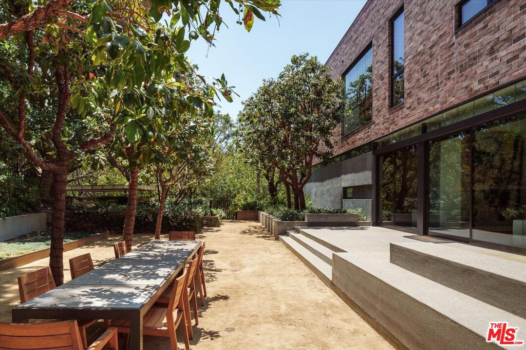 3350 Stoneridge Lane Los Angeles, CA 90077 - Photo 40 of 42 a view of outdoor space with seating area