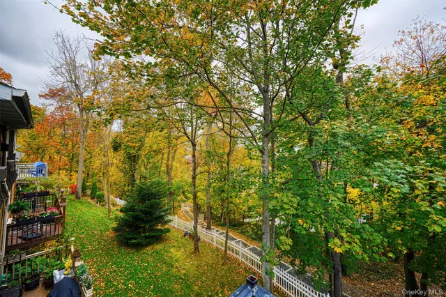 a view of yard with small space