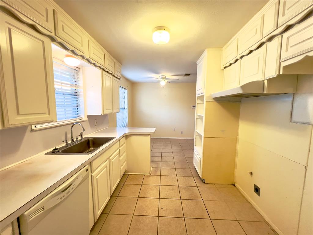212 Straw Road Saginaw, TX 76179 - Photo 11 of 22 Gallery Image 11