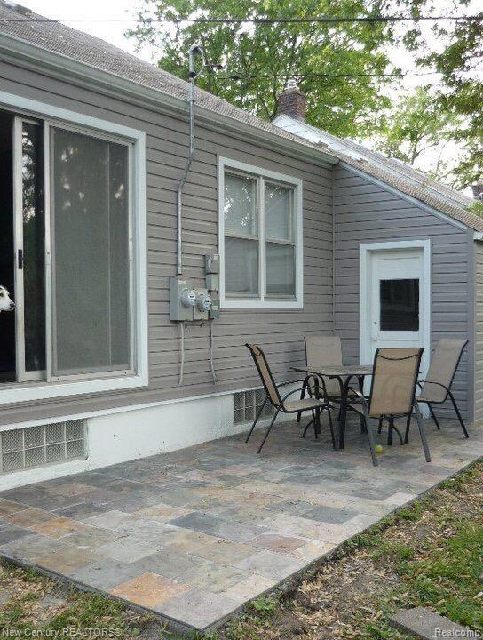 4106 Grandview Road Royal Oak, MI 48073 - Photo 12 of 13 045.jpg