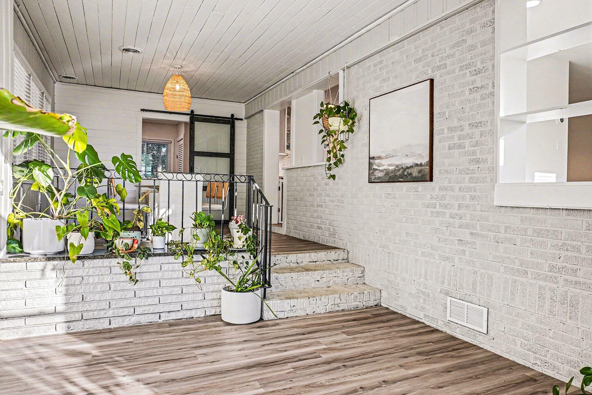 818 West Madison Avenue Charleston, SC 29412 - Photo 11 of 36 Sunroom