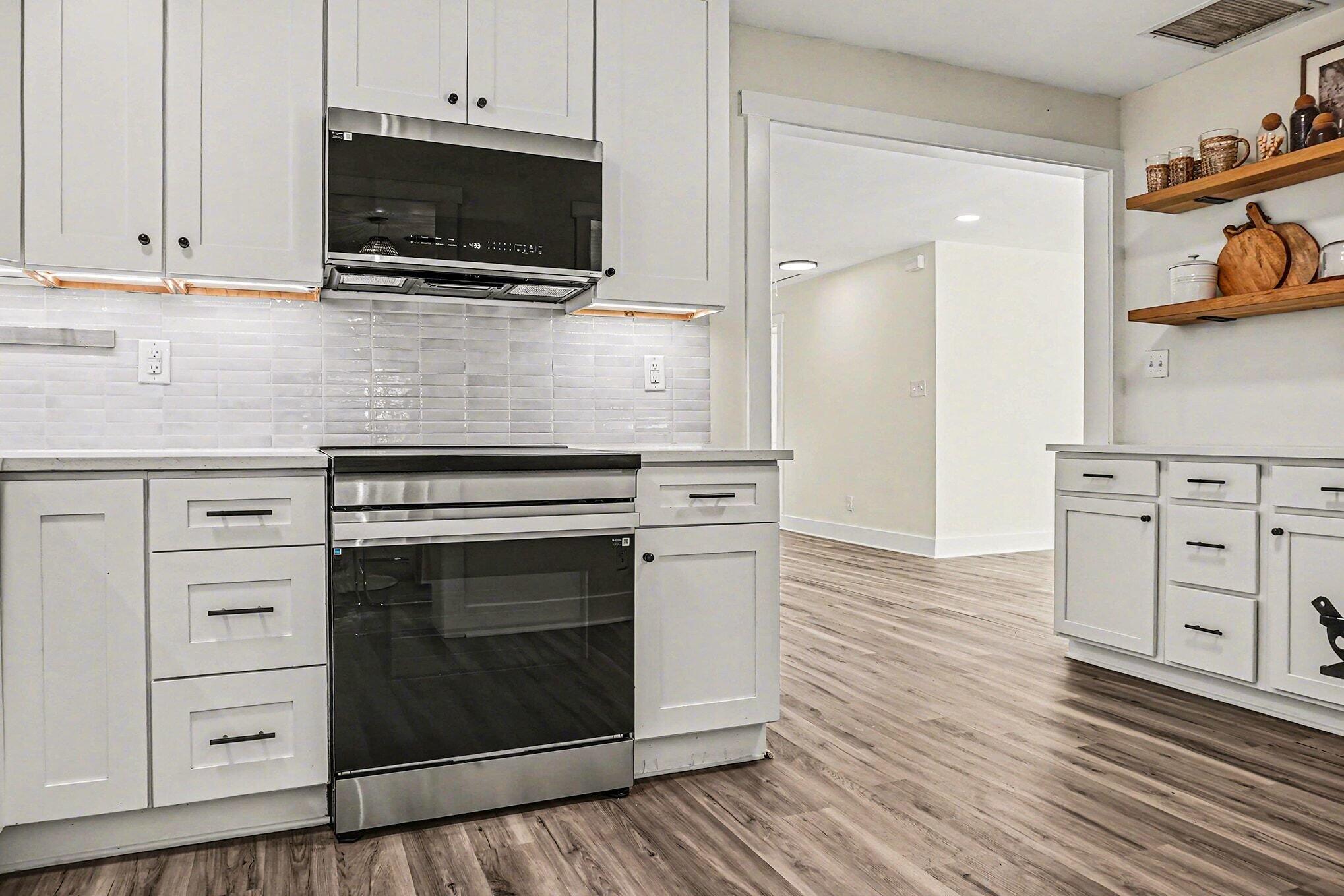 818 West Madison Avenue Charleston, SC 29412 - Photo 13 of 36 Kitchen