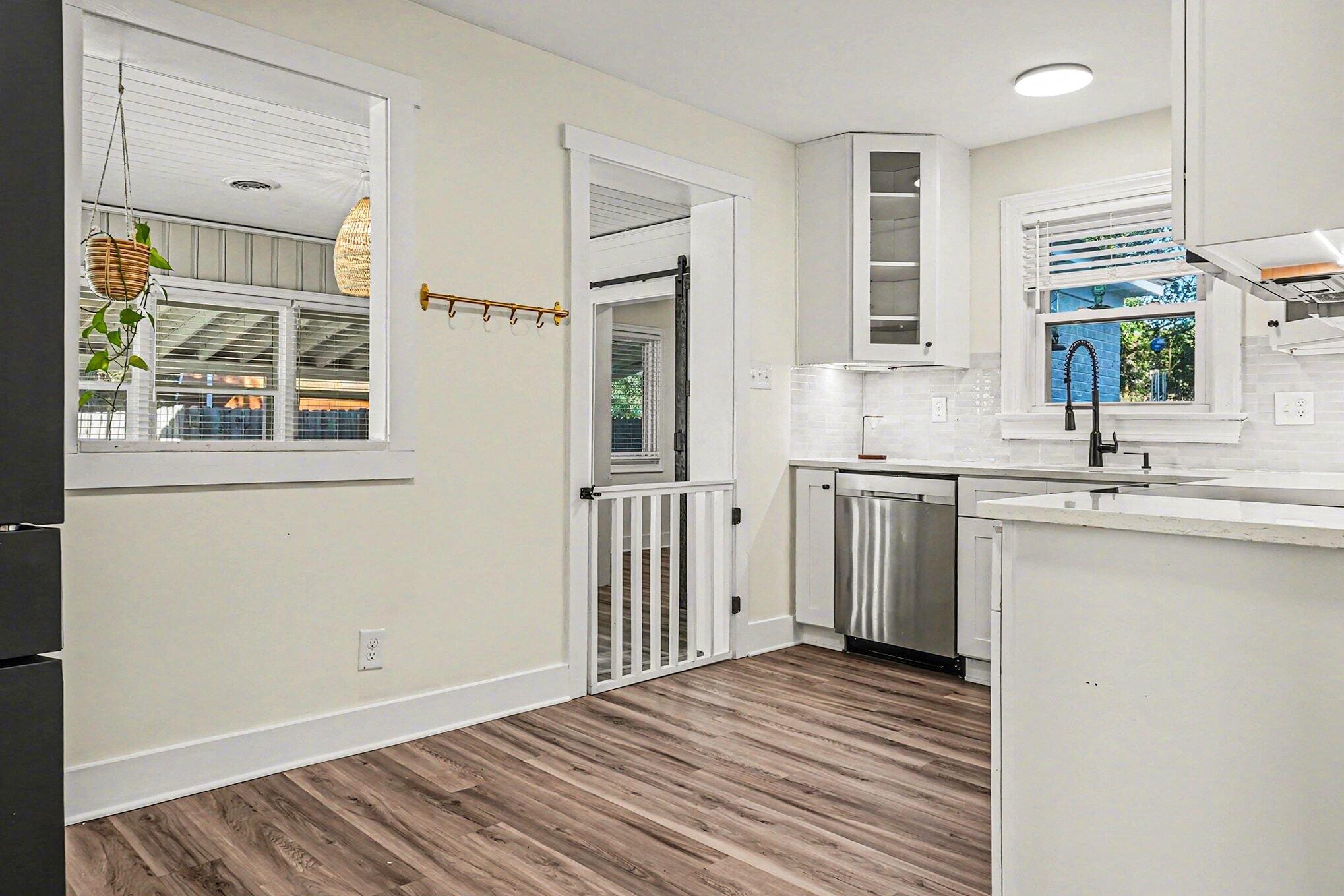 818 West Madison Avenue Charleston, SC 29412 - Photo 15 of 36 Kitchen & Rear Entry