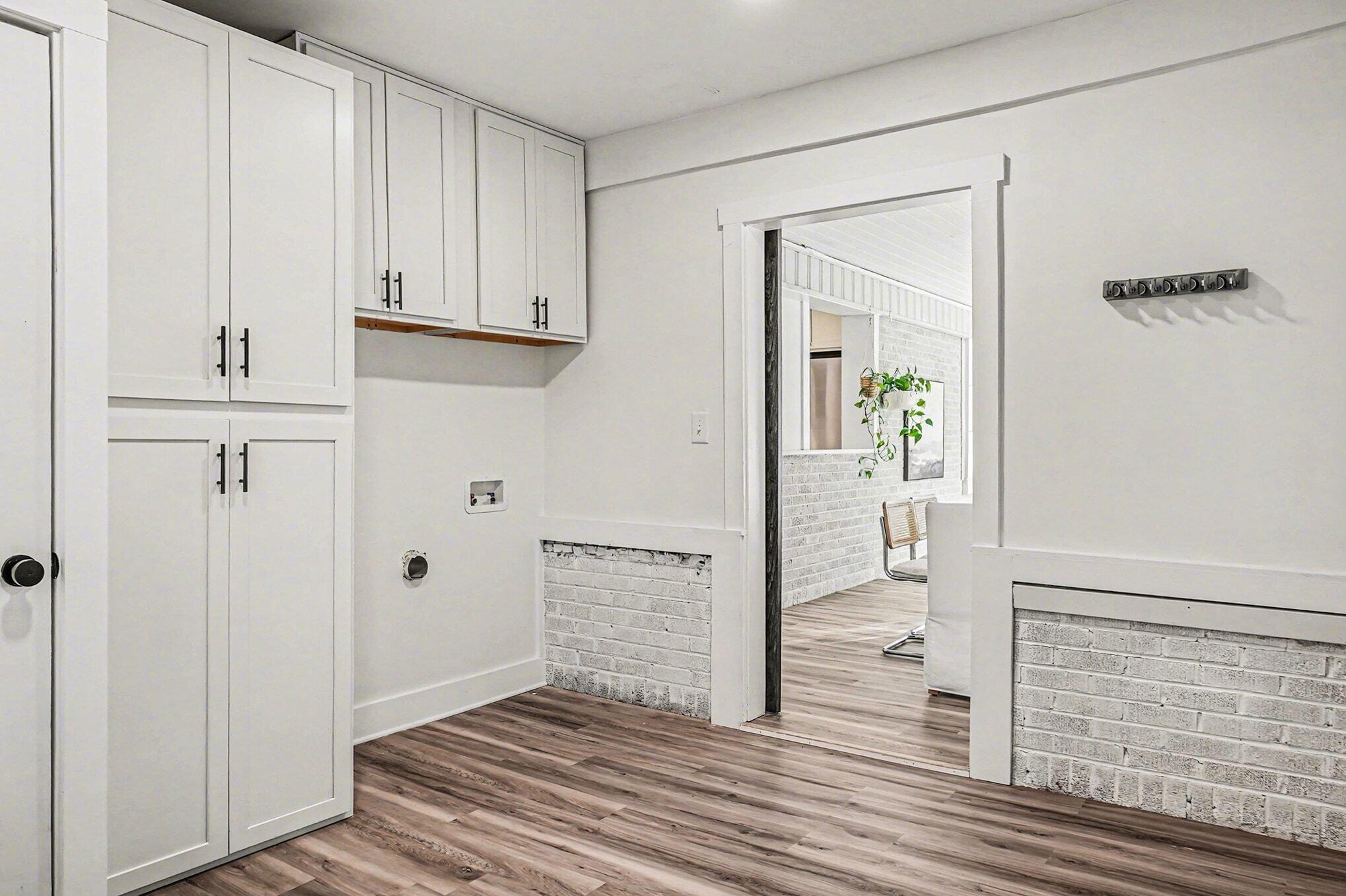 818 West Madison Avenue Charleston, SC 29412 - Photo 16 of 36 Laundry/Mud Room