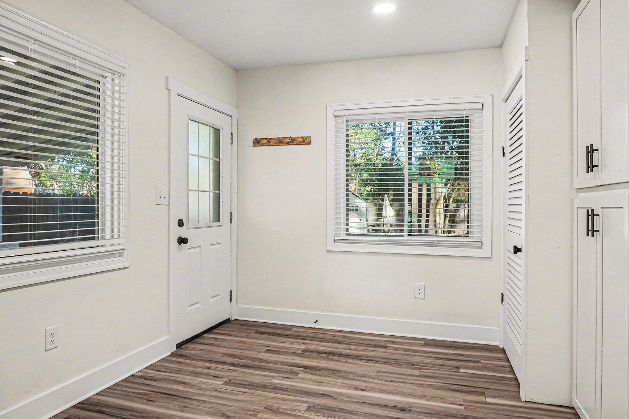 818 West Madison Avenue Charleston, SC 29412 - Photo 17 of 36 Laundry/Mudroom