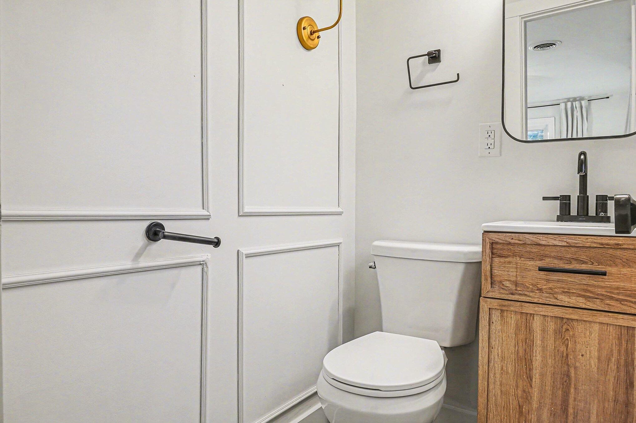 818 West Madison Avenue Charleston, SC 29412 - Photo 26 of 36 Half Bathroom