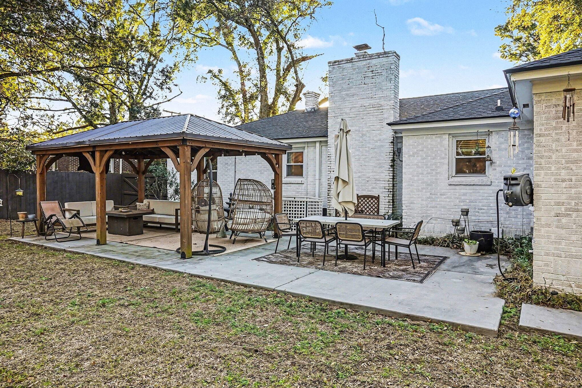 818 West Madison Avenue Charleston, SC 29412 - Photo 27 of 36 Rear Patio & Outdoor Living