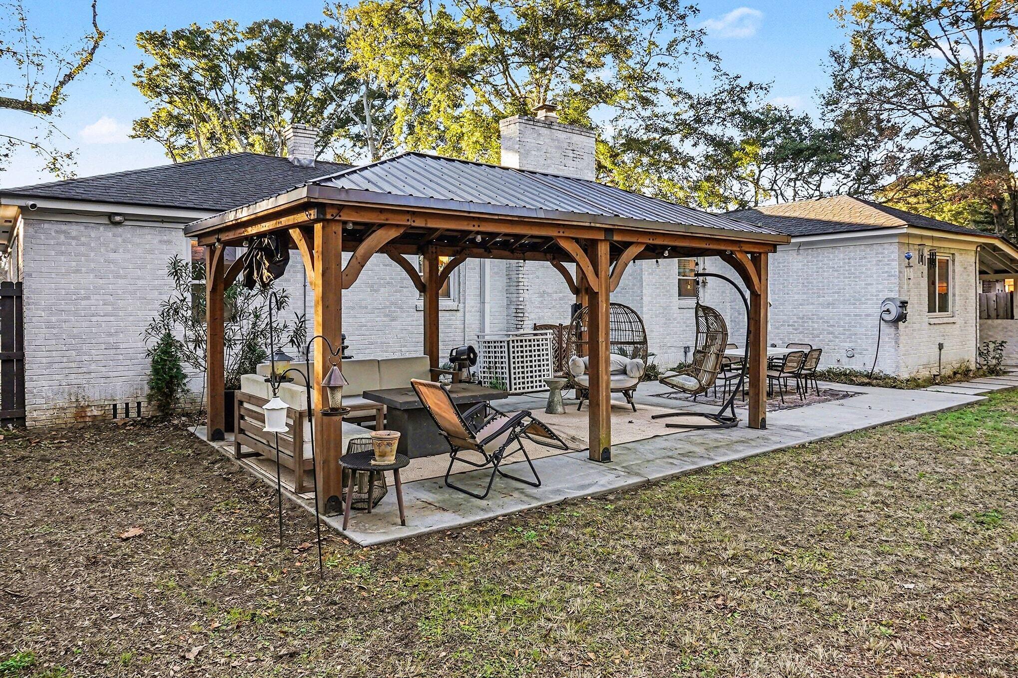 818 West Madison Avenue Charleston, SC 29412 - Photo 28 of 36 Rear Patio & Outdoor Living