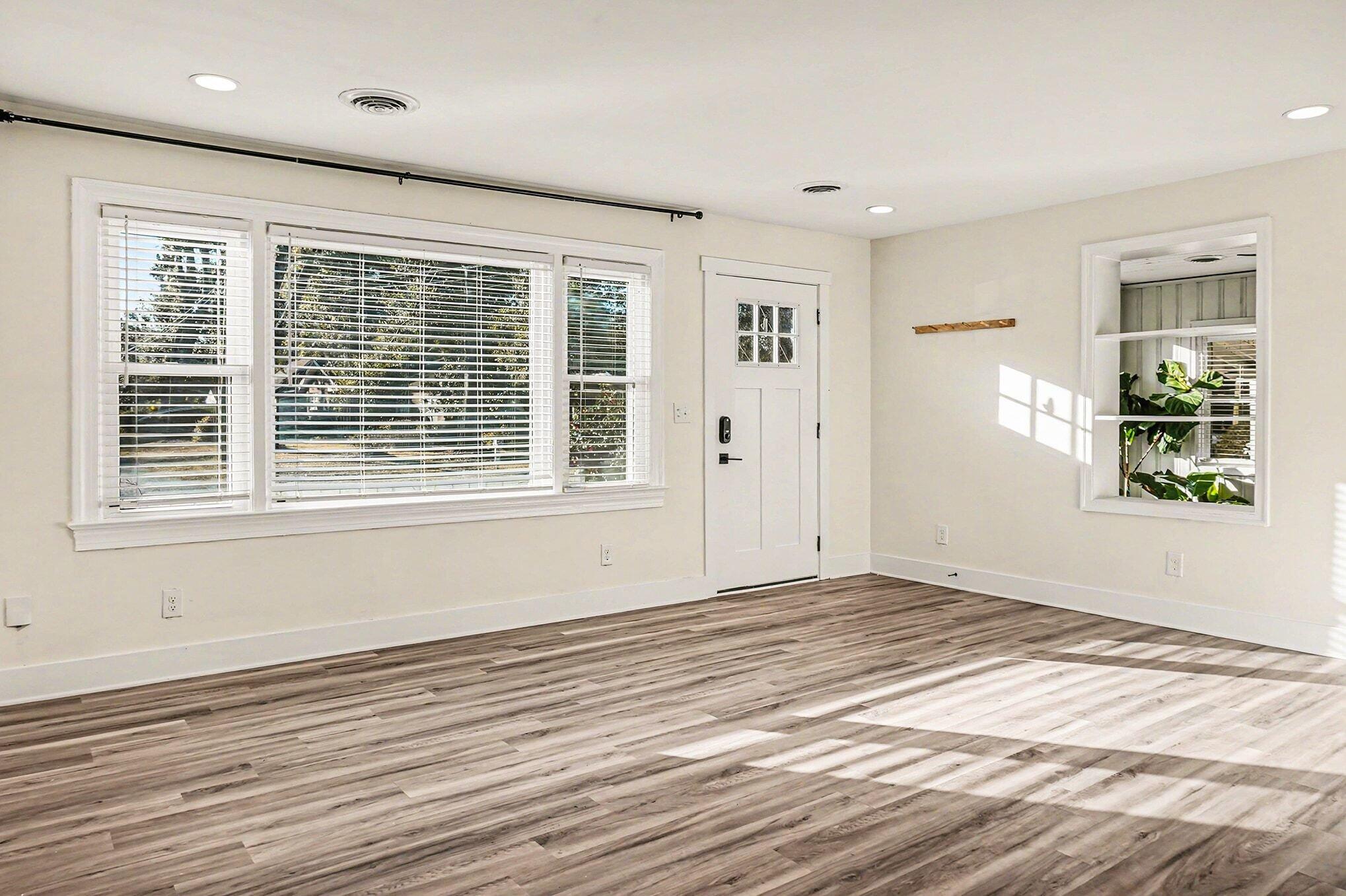 818 West Madison Avenue Charleston, SC 29412 - Photo 4 of 36 Living Room