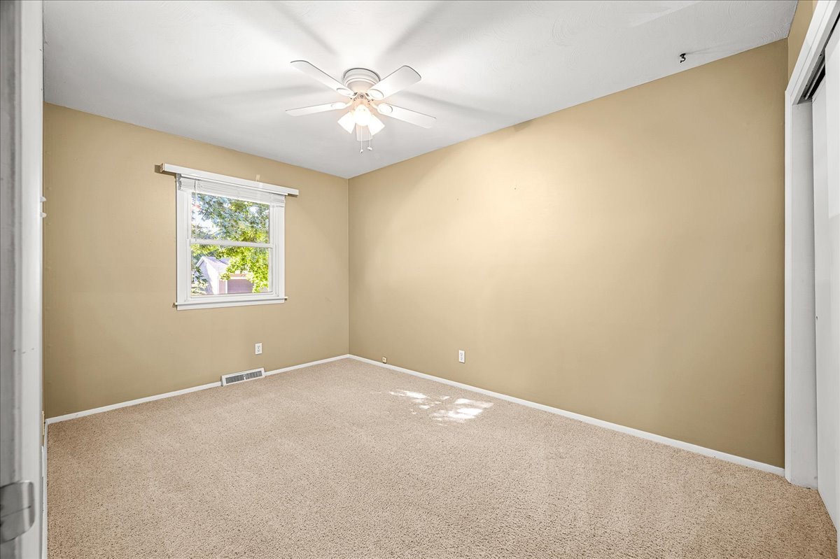 1305 Rutledge Road Bloomington, IL 61704 - Photo 9 of 26 Gallery Image 9
