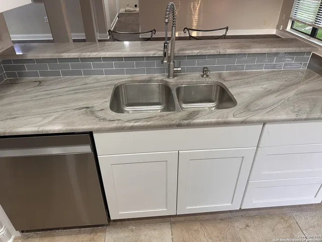a close view of sink and tap