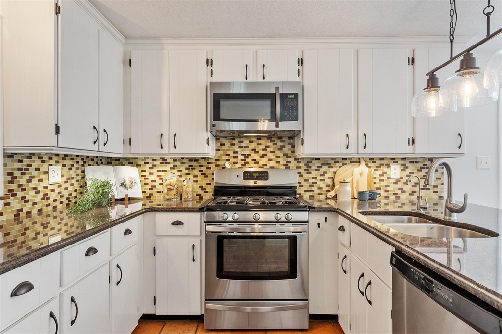 52 Bulkeley Road Littleton, MA 01460 - Photo 8 of 36 Gallery Image 8
