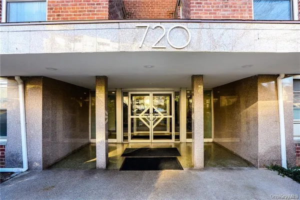 $1,974 | 720 Pelham Road, Unit 1E, New Rochelle, NY 10805