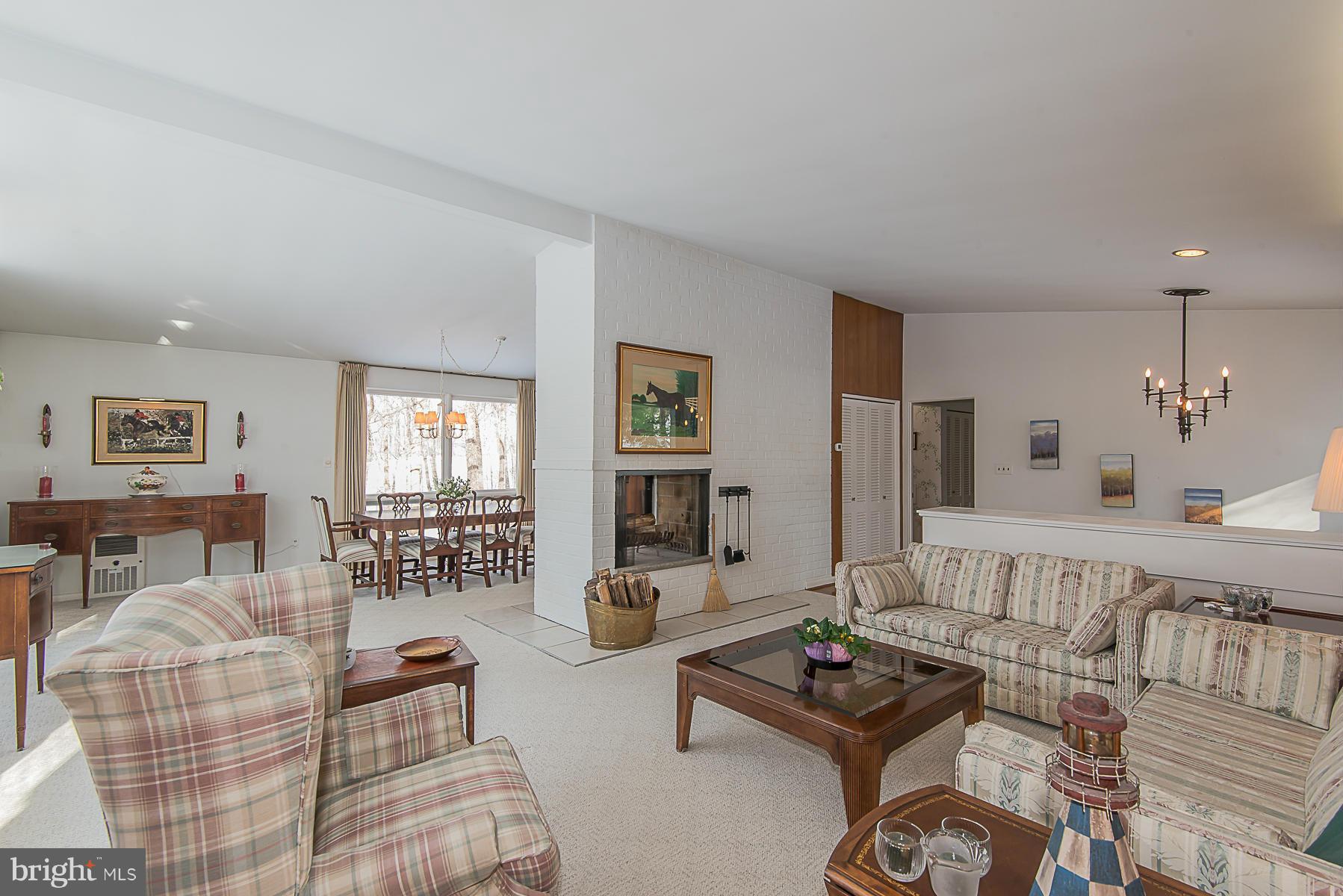 4137 Piney Grove Road Glyndon, MD 21136 - Photo 11 of 30 Living Room