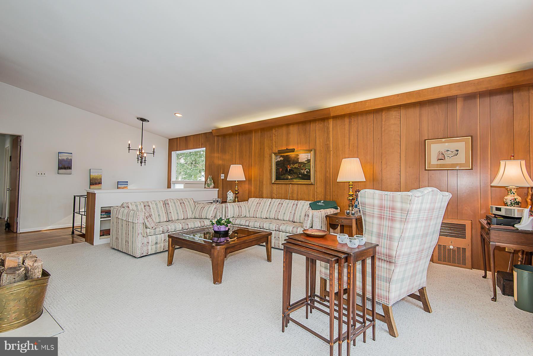 4137 Piney Grove Road Glyndon, MD 21136 - Photo 14 of 30 Living Room