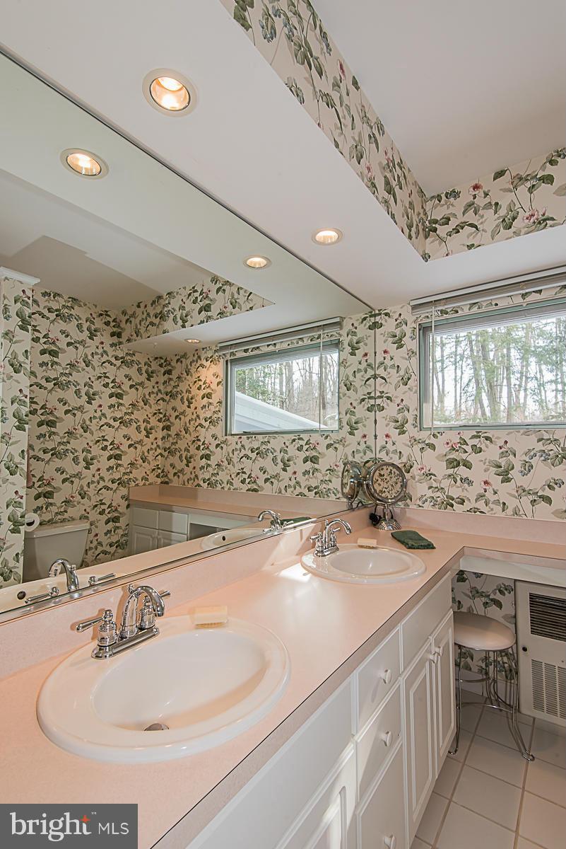 4137 Piney Grove Road Glyndon, MD 21136 - Photo 20 of 30 Bath