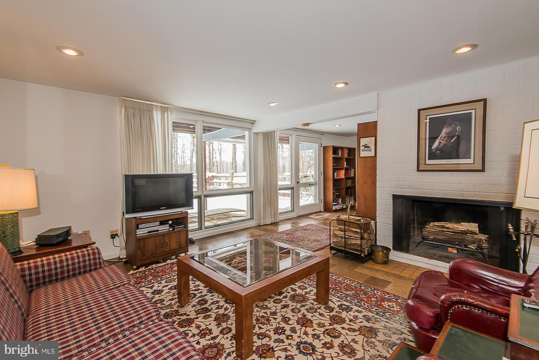 4137 Piney Grove Road Glyndon, MD 21136 - Photo 26 of 30 Family Room