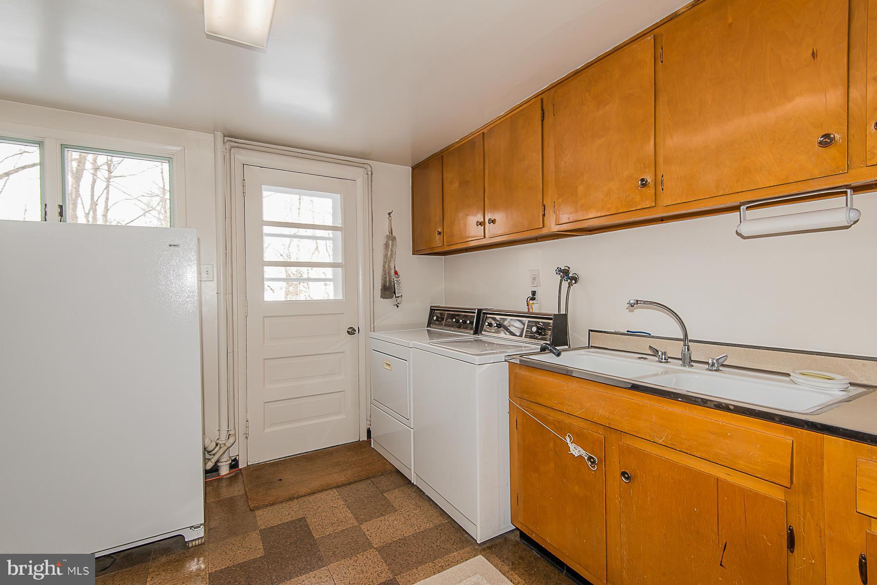 4137 Piney Grove Road Glyndon, MD 21136 - Photo 28 of 30 Laundry Room
