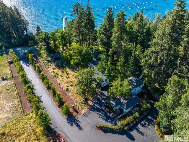 a view of yard with small space