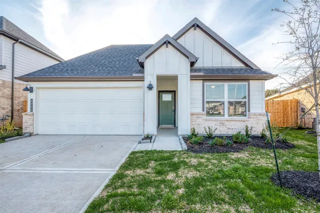 $2,400 | 4906 Edgewood Drive, Fresno, TX 77545