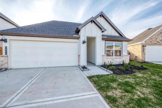 a view of house with backyard and garden