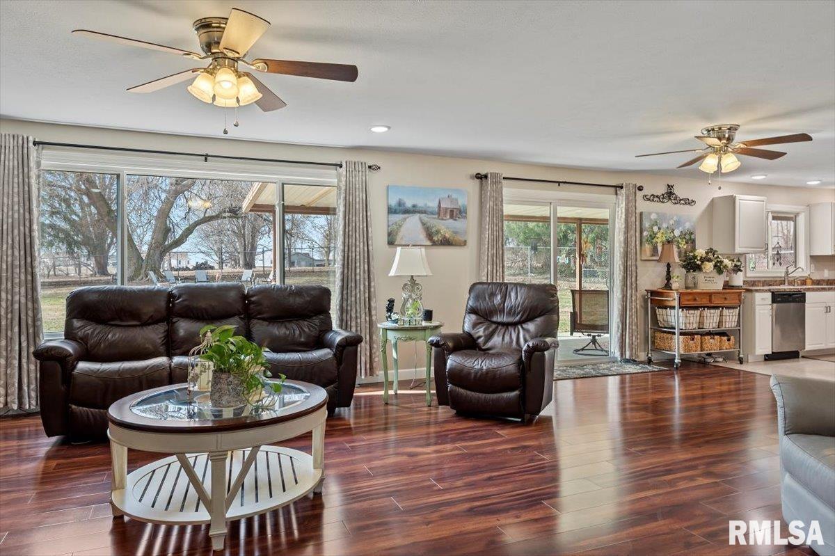 689 South Bradfordton Road Springfield, IL 62711 - Photo 2 of 42