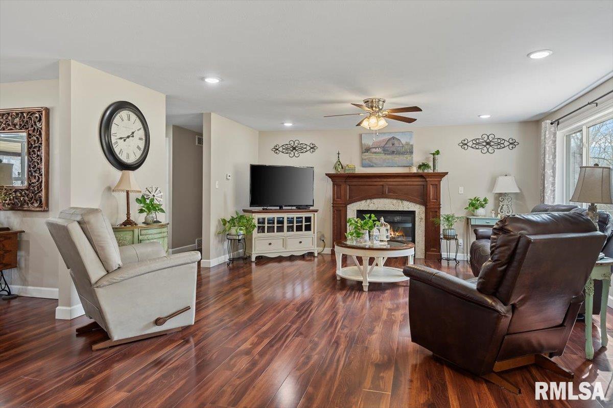 689 South Bradfordton Road Springfield, IL 62711 - Photo 5 of 42