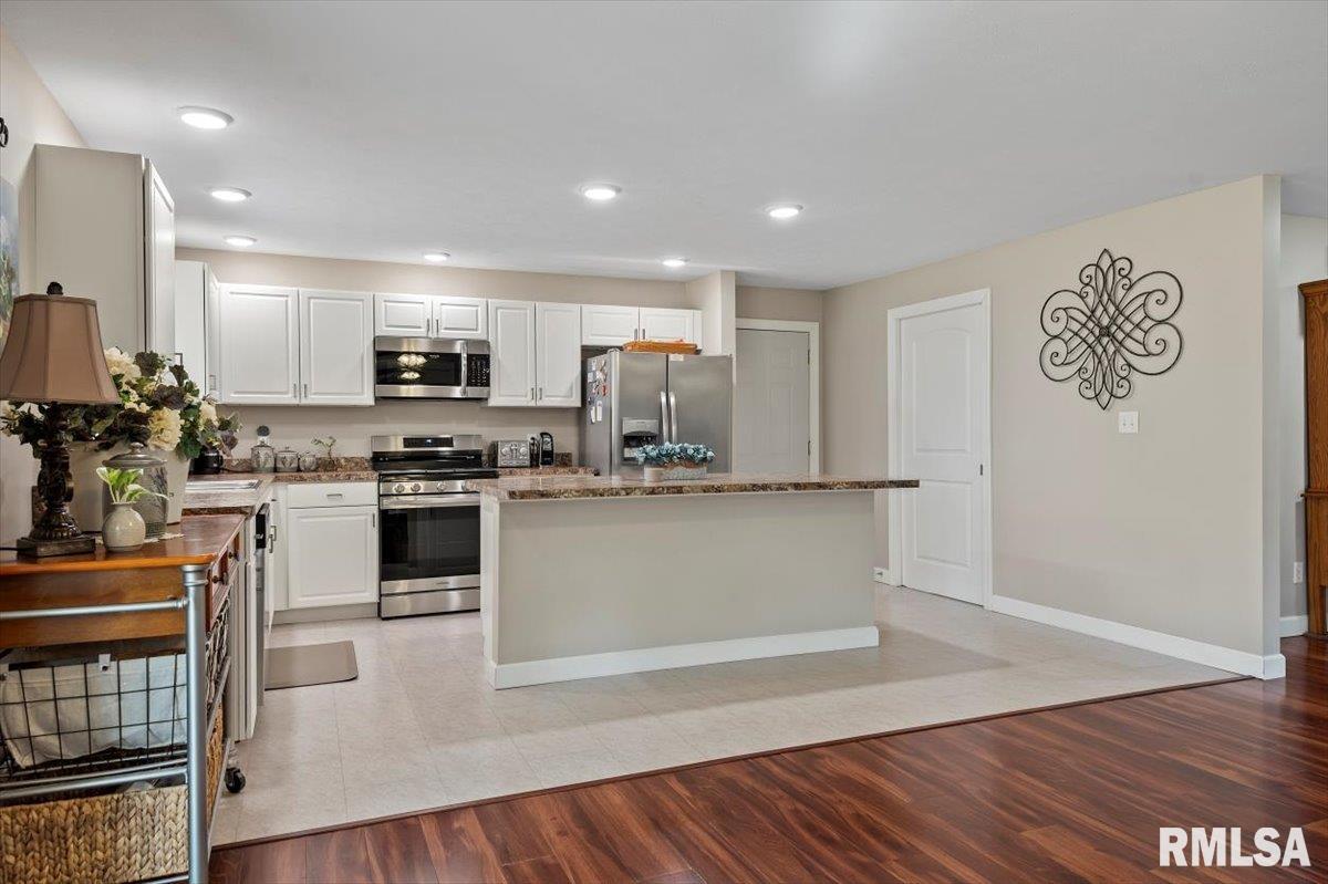 689 South Bradfordton Road Springfield, IL 62711 - Photo 6 of 42