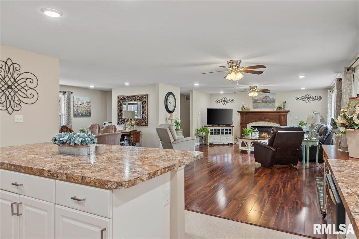 689 South Bradfordton Road Springfield, IL 62711 - Photo 10 of 42