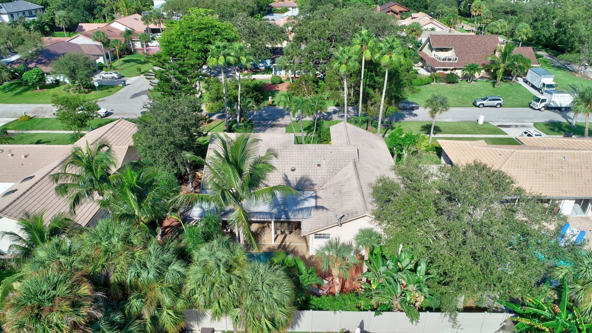 2068 Southwest 8th Avenue Boca Raton, FL 33486 - Photo 35 of 35 a view of a garden with a lot of trees